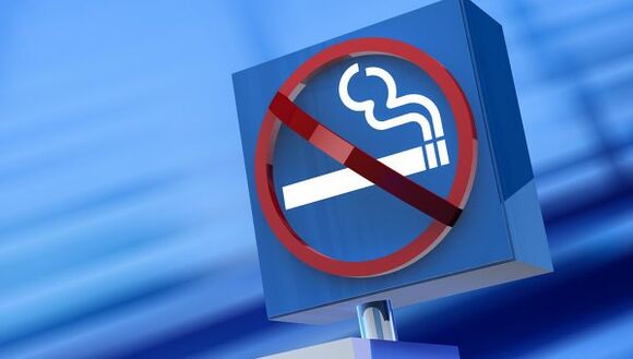 do not smoke at the entrance